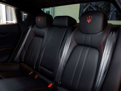 Used 2022 Maserati Quattroporte Modena RWD image 22