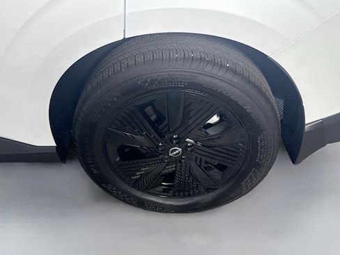 Used 2025 Nissan Murano SV image 37