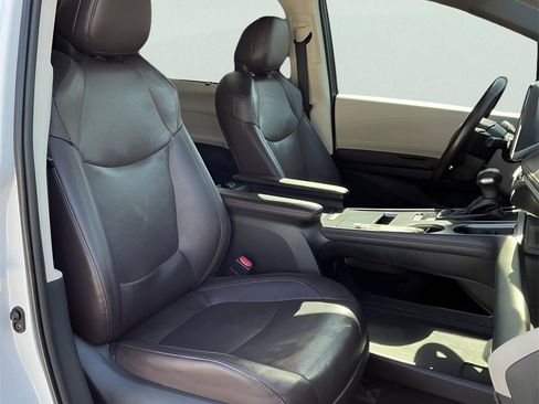 Used 2021 Toyota Sienna Platinum image 20