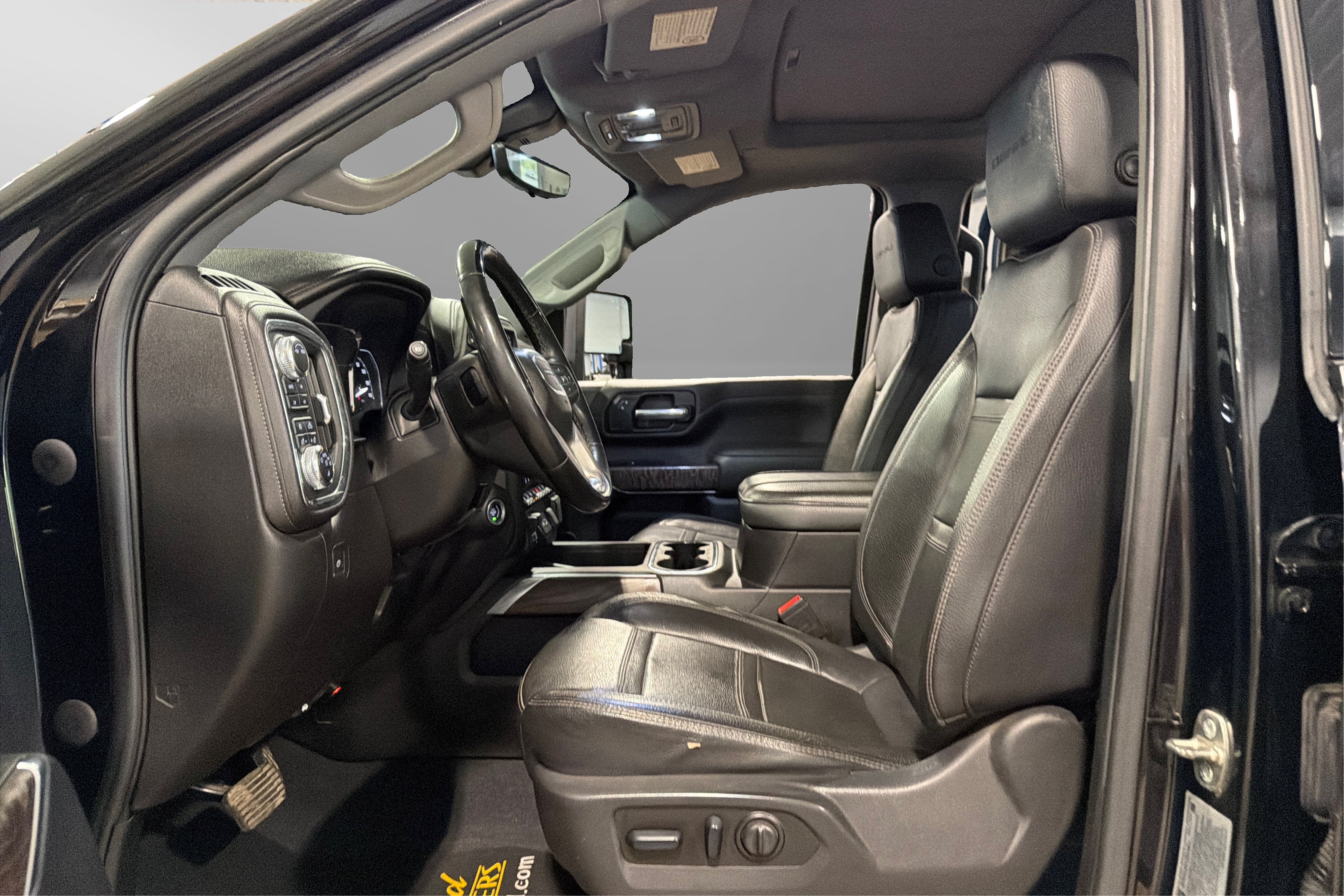 Used 2023 GMC Sierra 3500 Denali w/ Denali Black Diamond Edition AWD/4WD image 19