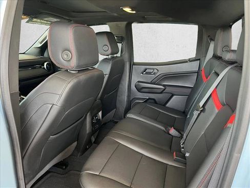 Used 2025 Chevrolet Colorado Z71 w/ Technology Package AWD/4WD image 10