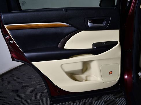 Used 2017 Toyota Highlander Limited image 50