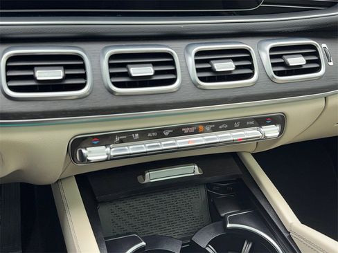 Used 2021 Mercedes-Benz GLS 450 4MATIC image 32