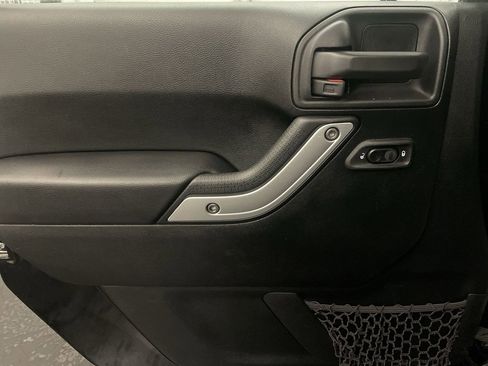 Used 2018 Jeep Wrangler Unlimited Sahara w/ Dual Top Group image 13