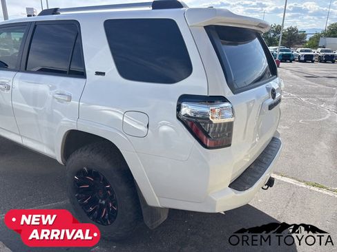 Used 2023 Toyota 4Runner SR5 Premium w/ SR5 Premium Package AWD/4WD image 3