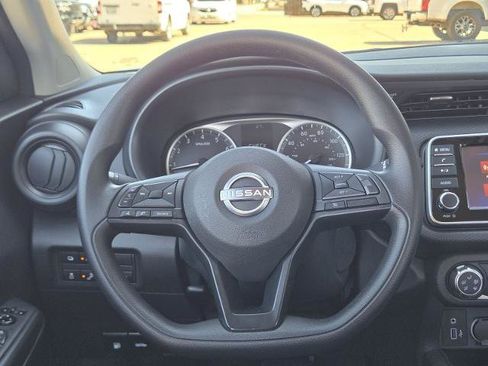 Certified 2025 Nissan Kicks Play S image 15