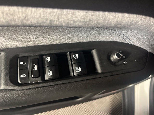 Used 2025 Jeep Compass Latitude AWD/4WD image 11