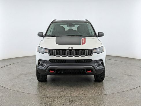 Used 2025 Jeep Compass Trailhawk AWD/4WD image 2