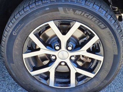 Used 2024 Jeep Grand Cherokee L Limited w/ Luxury Tech Group II image 10