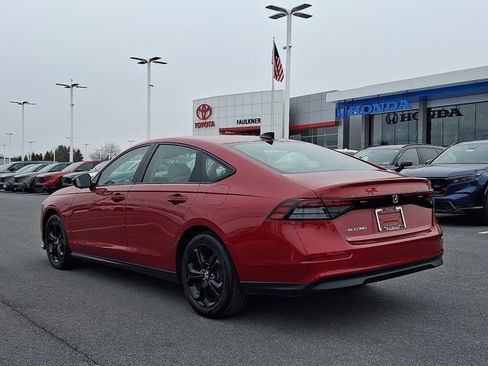 Certified 2025 Honda Accord SE image 4