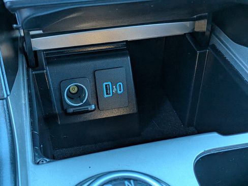 Used 2023 Ford Explorer XLT RWD image 31
