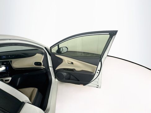 Used 2016 Toyota Prius Two FWD image 29