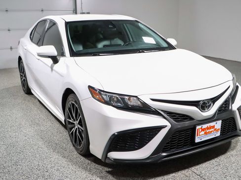 Used 2023 Toyota Camry SE FWD image 5