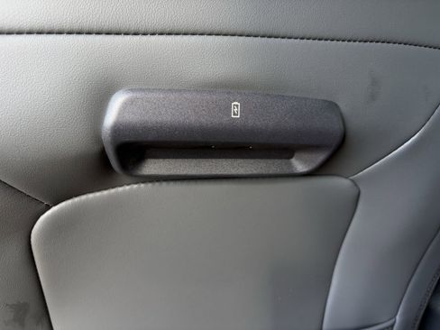 New 2025 Ford Expedition Active image 51