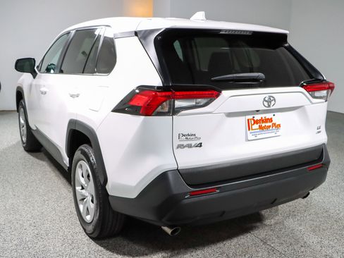 Used 2023 Toyota RAV4 LE AWD/4WD image 9