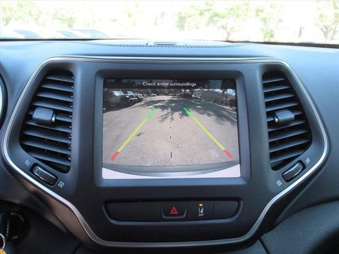 Used 2022 Jeep Cherokee Latitude w/ Sun & Sound Group image 22