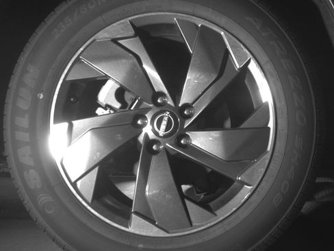 Used 2025 Nissan Rogue SV AWD/4WD image 15