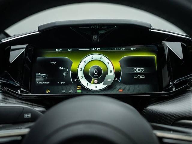 Used 2025 Aston Martin V8 Vantage Coupe RWD image 23