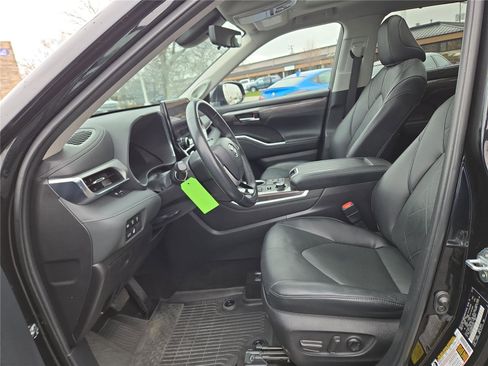 Used 2023 Toyota Highlander Platinum AWD/4WD image 19