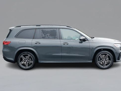 Used 2026 Mercedes-Benz GLS 450 4MATIC image 4