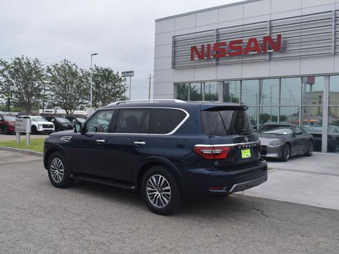 Used 2024 Nissan Armada SL w/ Captain's Chairs Package RWD image 6