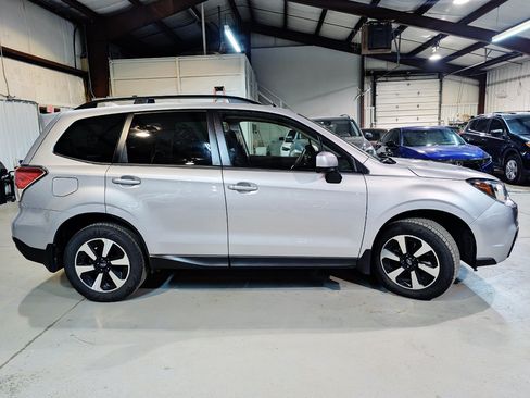 Used 2017 Subaru Forester 2.5i Premium AWD/4WD image 9
