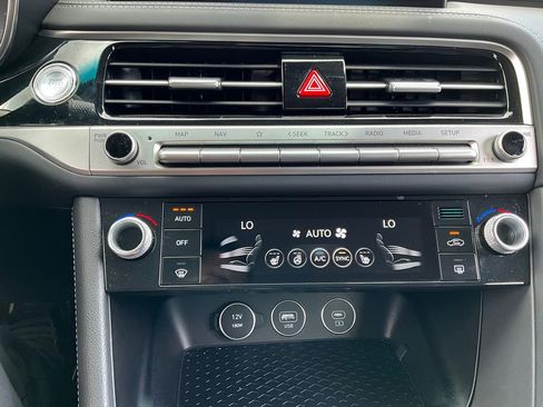 Used 2025 Genesis G70 2.5T image 41