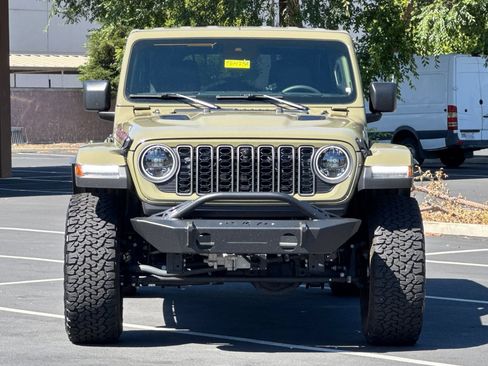 Used 2025 Jeep Wrangler Unlimited Rubicon AWD/4WD image 7