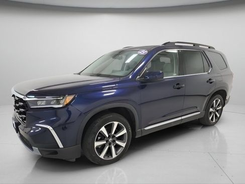 Used 2023 Honda Pilot Touring image 3