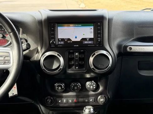 Used 2016 Jeep Wrangler Unlimited Rubicon image 19