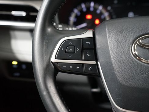 Used 2023 Toyota Highlander LE FWD image 14
