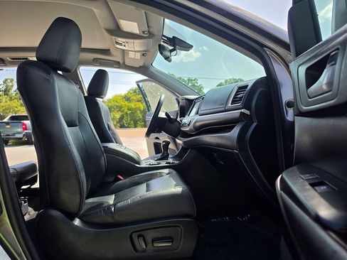 Used 2014 Toyota Highlander Limited Platinum AWD/4WD image 33