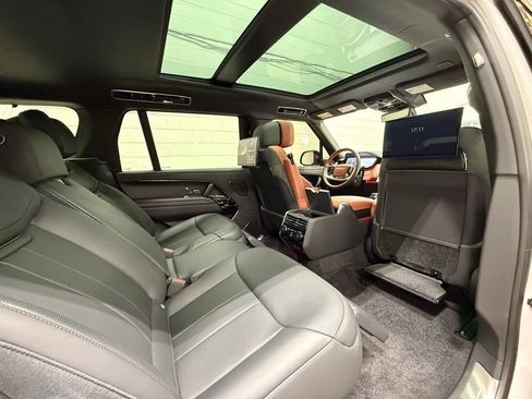 Used 2024 Land Rover Range Rover SV image 54