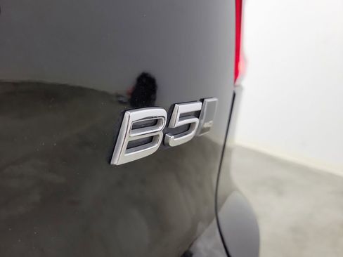 Used 2023 Volvo XC40 B5 Plus w/ Protection Package Premier image 8