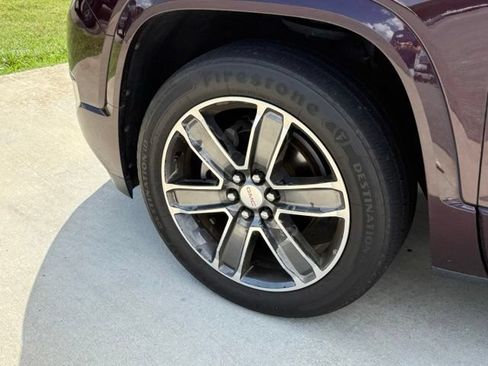 Used 2017 GMC Acadia Denali w/ Technology Package AWD/4WD image 5