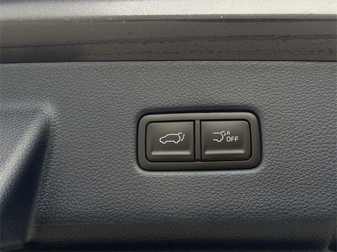 Used 2025 Kia Carnival EX image 35