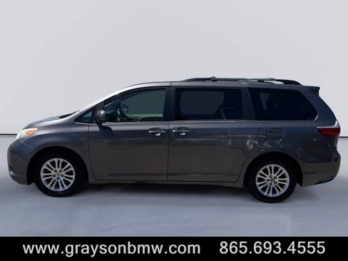 Used 2015 Toyota Sienna XLE w/ XLE Navigation Package FWD image 6