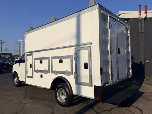 Used 2022 Chevrolet Express 3500 w/ Power Convenience Package RWD image 4