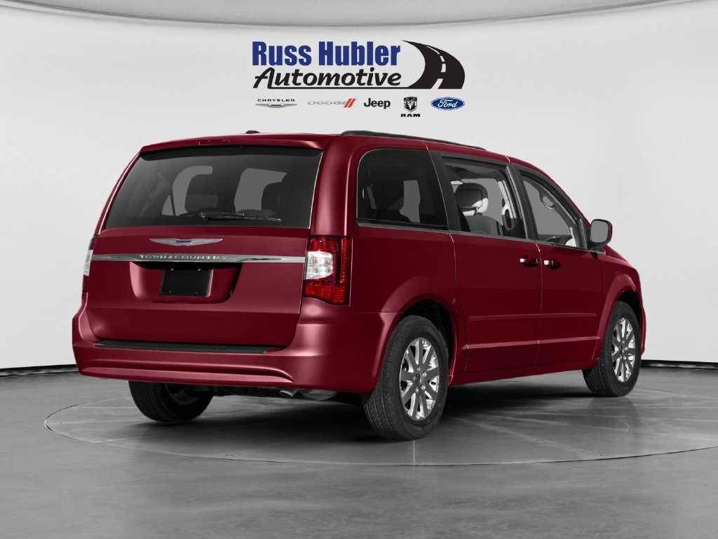Used 2016 Chrysler Town & Country Touring w/ Driver Convenience Group FWD image 2