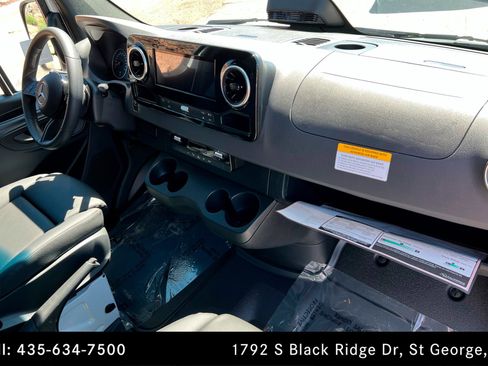 Used 2025 Mercedes-Benz Sprinter 2500 image 21