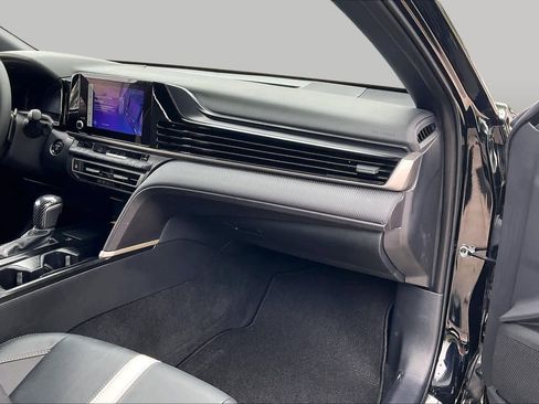 Used 2025 Toyota Camry SE w/ Convenience Package FWD image 18