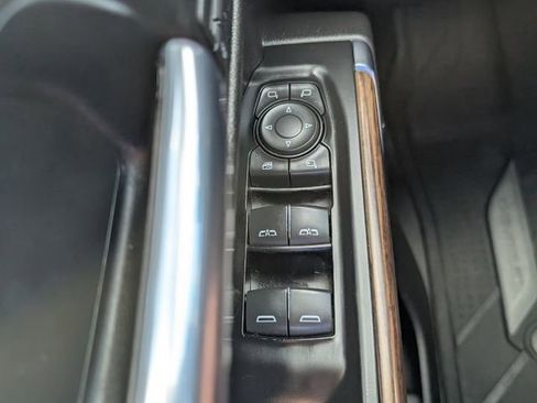 Used 2019 Chevrolet Silverado 1500 High Country image 36