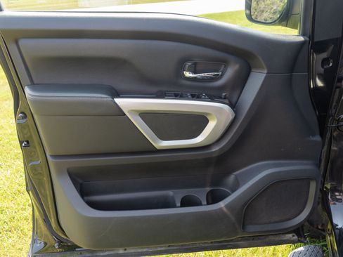 Used 2019 Nissan Titan PRO-4X AWD/4WD image 9