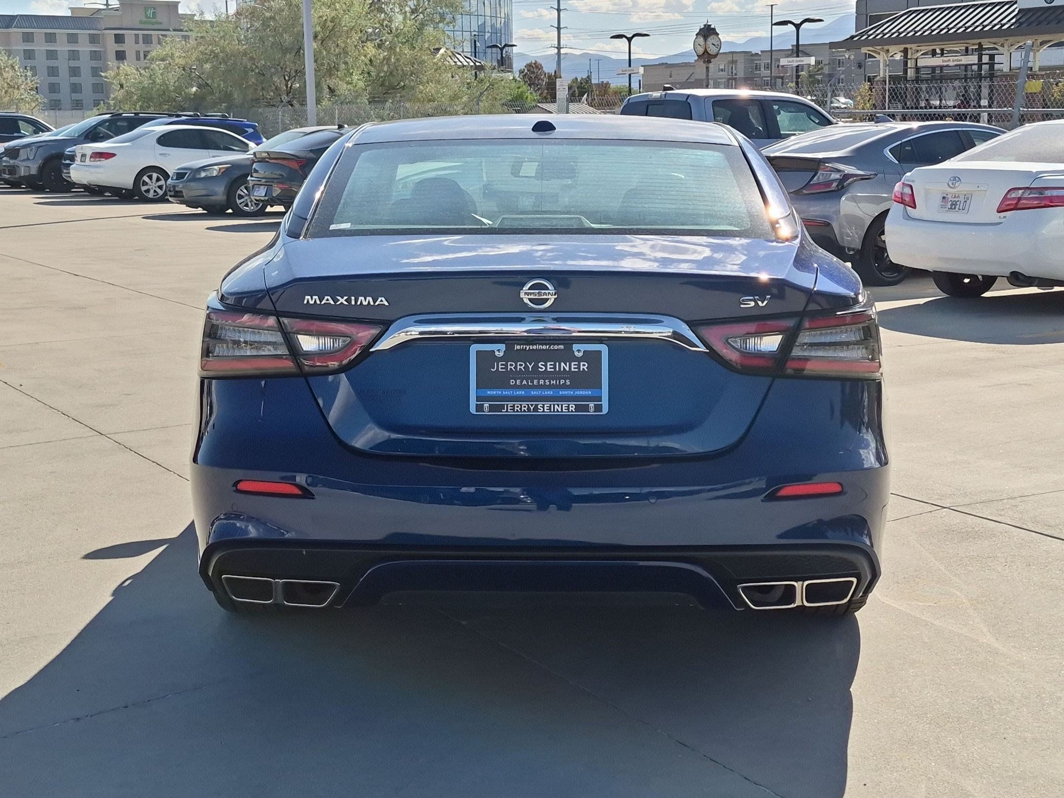 Used 2022 Nissan Maxima SV w/ Floor Mat Group FWD image 5