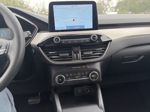 Used 2020 Ford Escape SE image 16