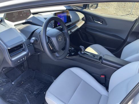 Used 2024 Toyota Prius XLE FWD image 10
