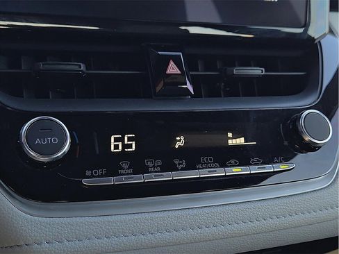 Used 2024 Toyota Corolla SE image 14