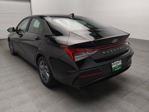 Used 2024 Hyundai Elantra Blue FWD image 5