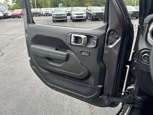 New 2025 Jeep Wrangler Willys AWD/4WD image 15