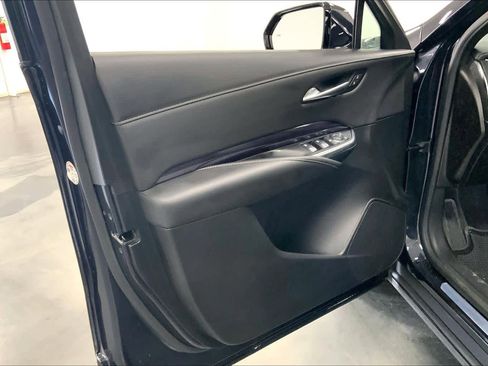 Used 2023 Cadillac XT4 Luxury w/ Cold Weather Package image 19